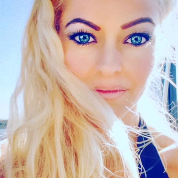 Meet your Posher, Stephanie Stina Stanard - Picture 1 of 8